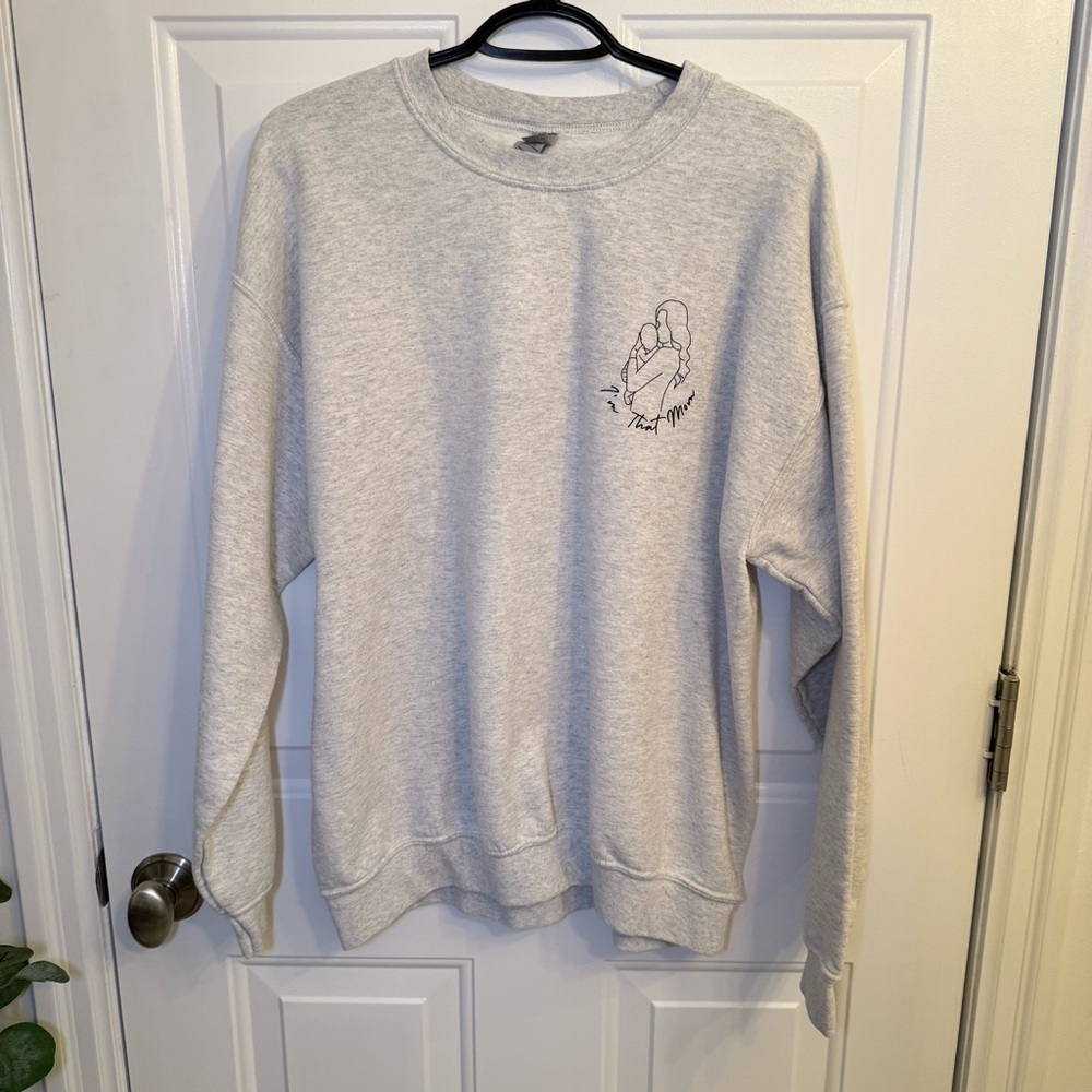 Crew Neck Sweater with Graphic Design - “l’m that Mom”